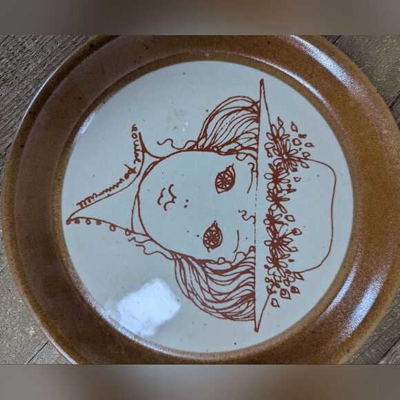 Vintage SIAL Canada Pottery Plate – 8.5" Portrait of Woman in Hat – Signed Ceram - Picture 2 of 7
